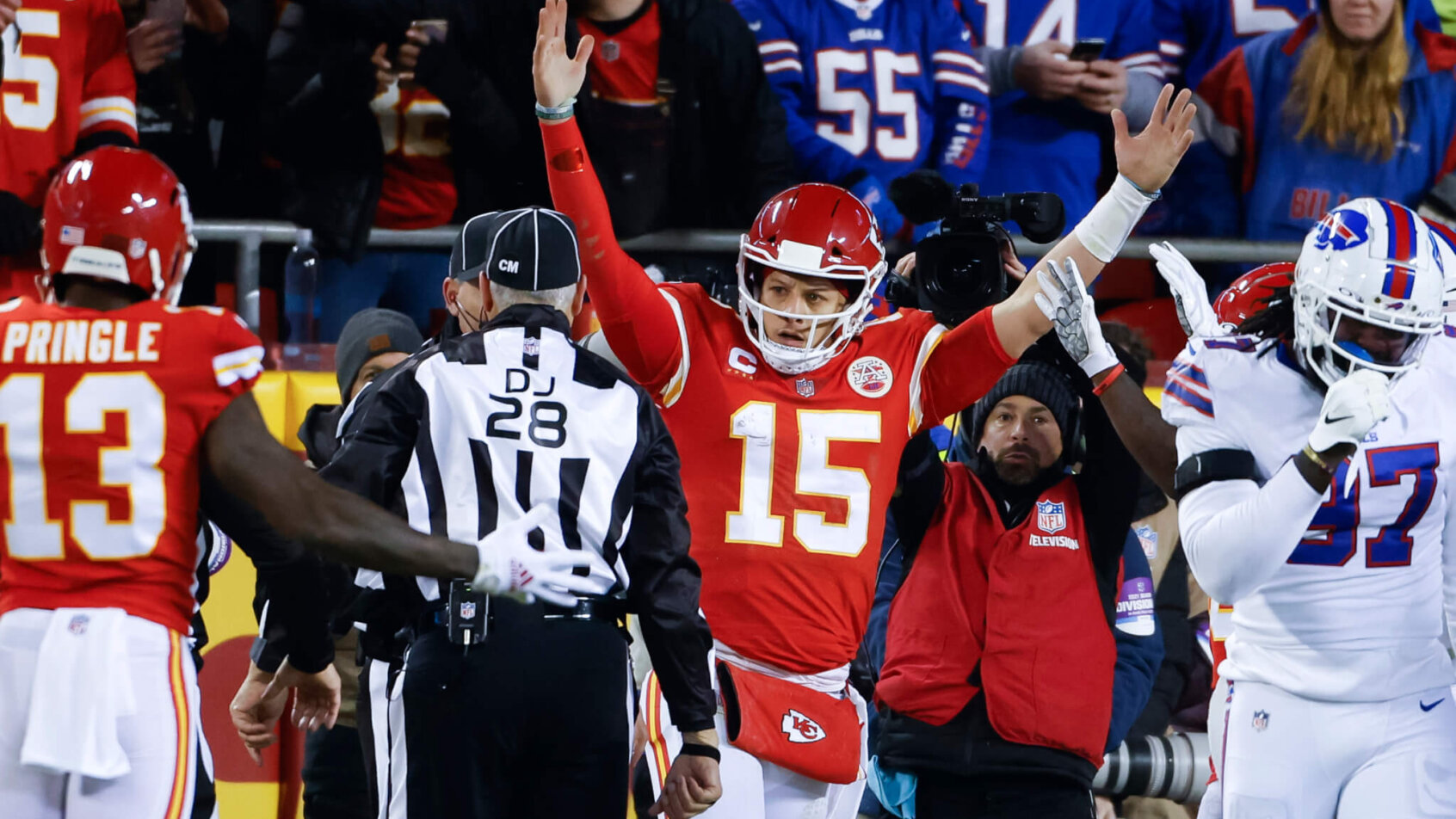 Patrick Mahomes celebrates a rushing TD