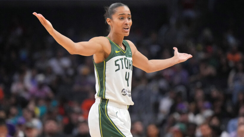 Seattle Storm guard Skylar Diggins-Smith on the court