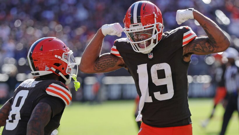 Cedric Tillman celebrating a touchdown