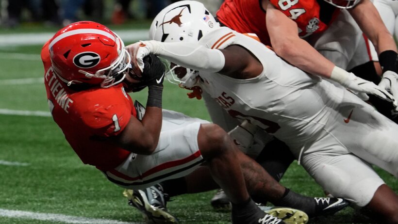 Georgia running back Trevor Etienne scoring a TD against the Texas Longhorns